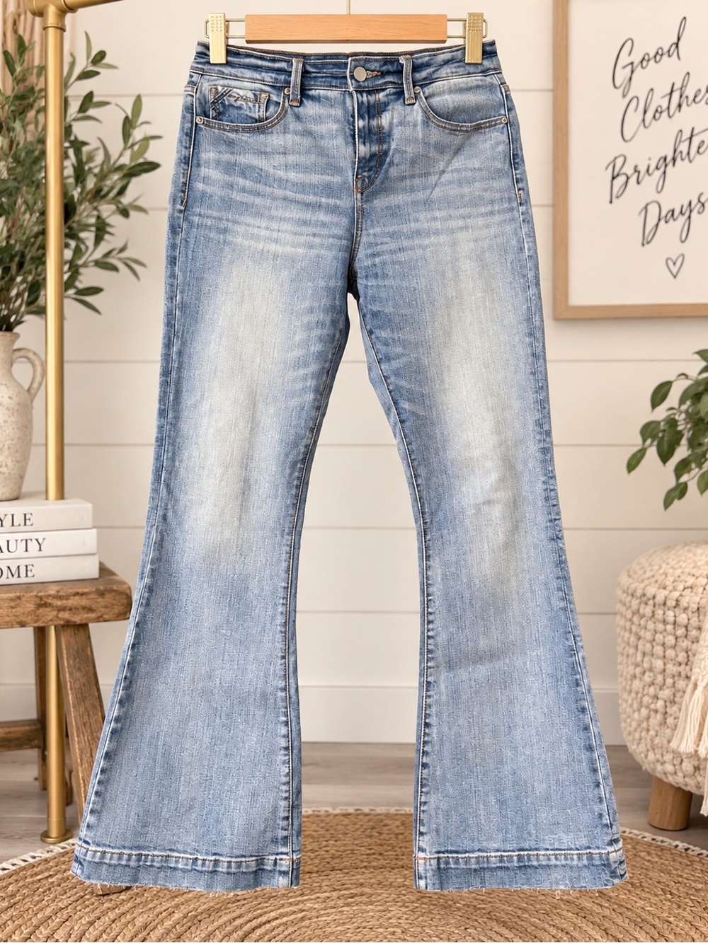Buckle Black No. 53 Light Wash Flare Jeans – 29 x 32